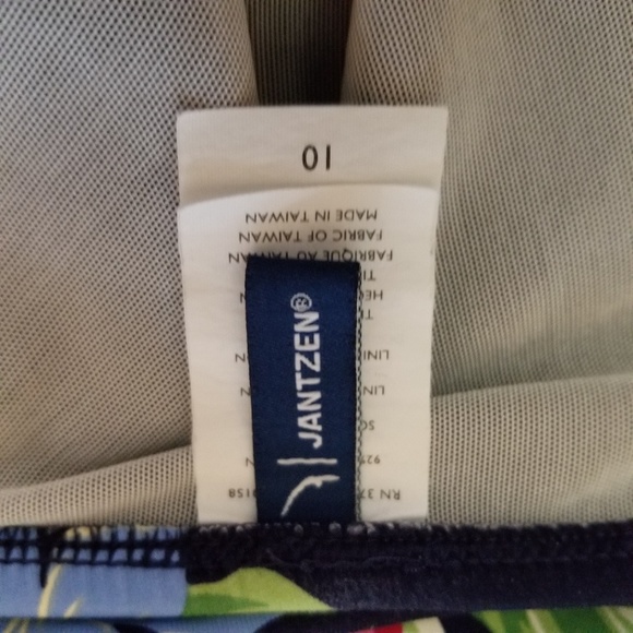 Jantzen Swimsuit Bottom. Size 10. Runs small - Picture 4 of 6